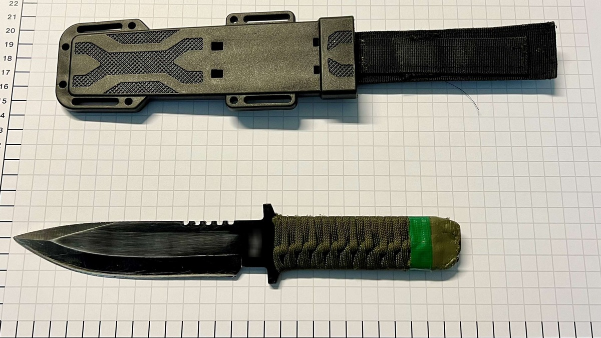 BPOL NRW: Bundespolizei stellt mehrere Messer bei Gesuchtem sicher - Foto: presseportal.de