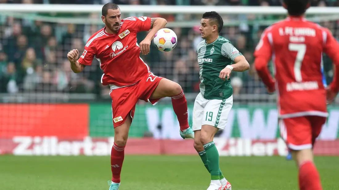 Auch mit Startelf-Rückkehrer Leonardo Bonucci (l) musste Union die nächste Niederlage einstecken. - Bild: dpa
