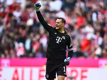 Stand beim Sieg gegen Darmstadt wieder im Bayern-Tor: Manuel Neuer. - Foto: Tom Weller/dpa