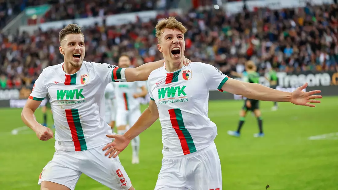 Der FC Augsburg konnte die Partie daheim gegen Wolfsburg noch drehen. - Bild: Daniel Löb/dpa