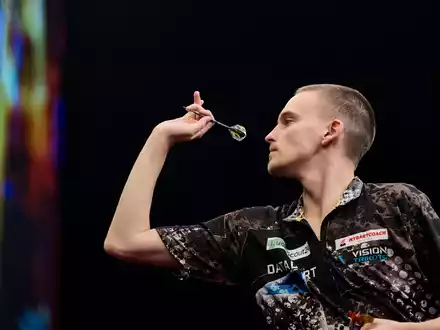 Tritt selbstbewusst bei der Darts-WM in London an: Ricardo Pietreczko. - Foto: Bernd Thissen/dpa