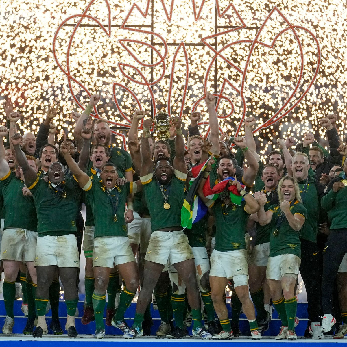 Südafrikas Mannschaft feiert den Sieg. - Foto: Thibault Camus/AP