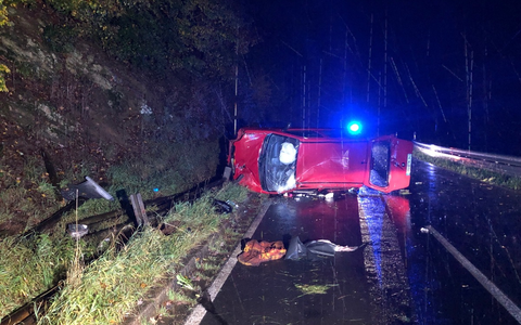 POL-PDWIL: Unfall mit drei verletzten Jugendlichen. Fahrzeugführer unter Alkoholeinfluss und ohne Führerschein unterwegs - Foto: presseportal.de