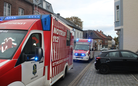 POL-DN: Autofahrer übersieht Passanten beim Ausparken - Foto: presseportal.de