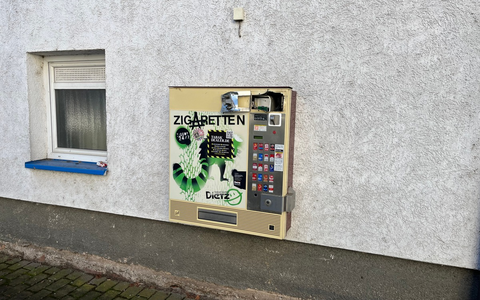 POL-PDLD: Zigarettenautomat aufgebrochen- Zeugen gesucht! - Foto: presseportal.de
