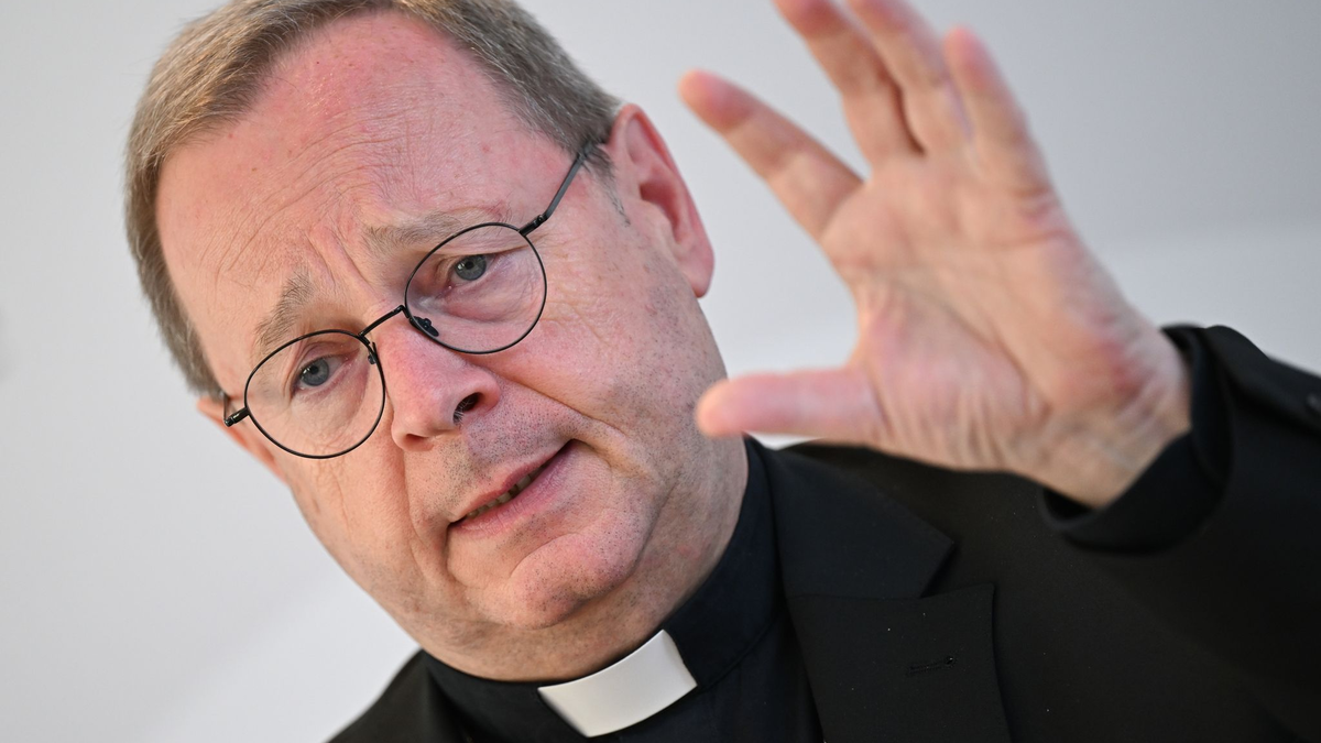 Lobt die Ehrlichkeit der zu Ende gegangenen Weltsynode: Bschof Beorg Bätzing. - Foto: Arne Dedert/dpa