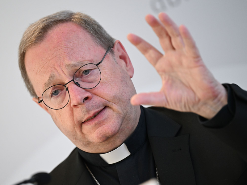 «Das Vertrauen, vor allem in die katholische Kirche, ist enorm gesunken»: Bischof Georg Bätzing. - Foto: Arne Dedert/dpa
