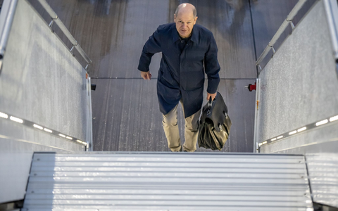 Für Olaf Scholz ist es bereits die dritte größere Afrika-Reise seit Amtsantritt. - Foto: Michael Kappeler/dpa