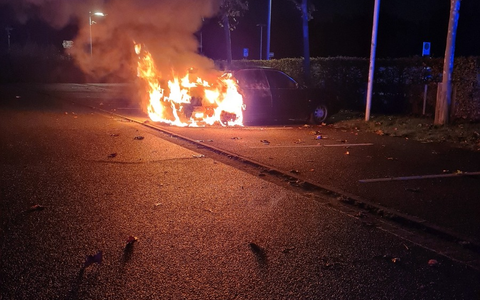 POL-WOB: Polizei sucht Zeugen - Audi A 6 in Brand gesetzt - Foto: presseportal.de