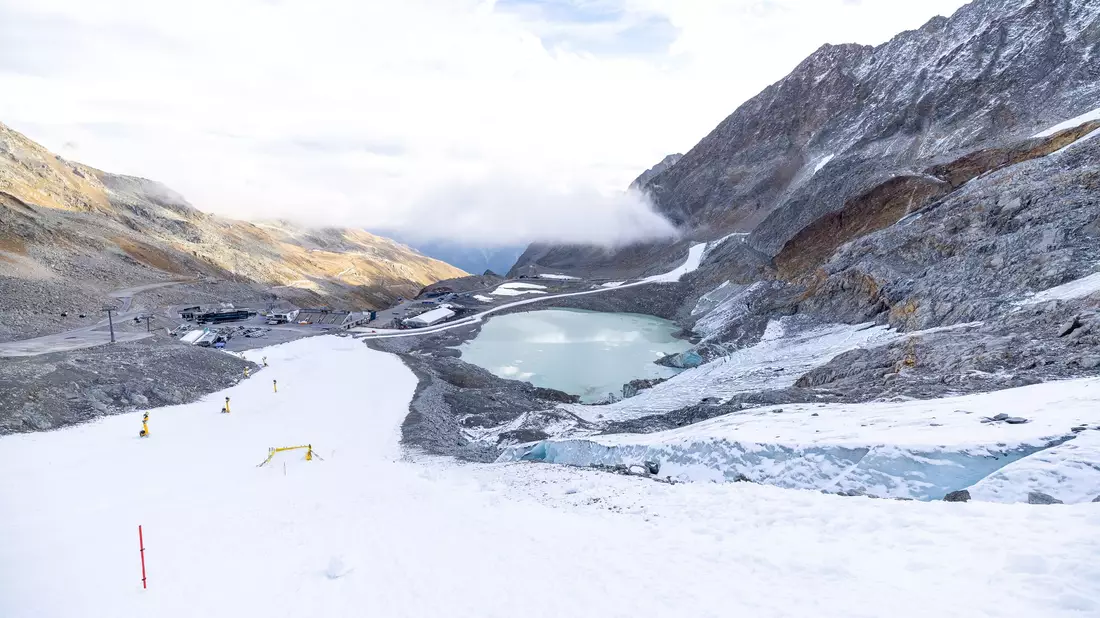 Der Ski-Weltcup-Auftakt in Sölden ist wegen starken Windes abgebrochen worden. - Bild: Expa/Johann Groder/APA/dpa