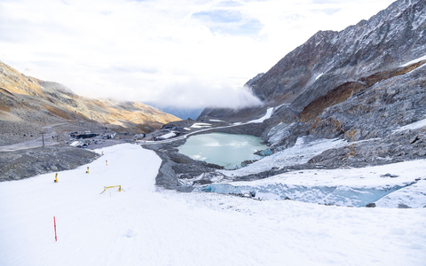 Der Ski-Weltcup-Auftakt in Sölden ist wegen starken Windes abgebrochen worden. - Foto: Expa/Johann Groder/APA/dpa