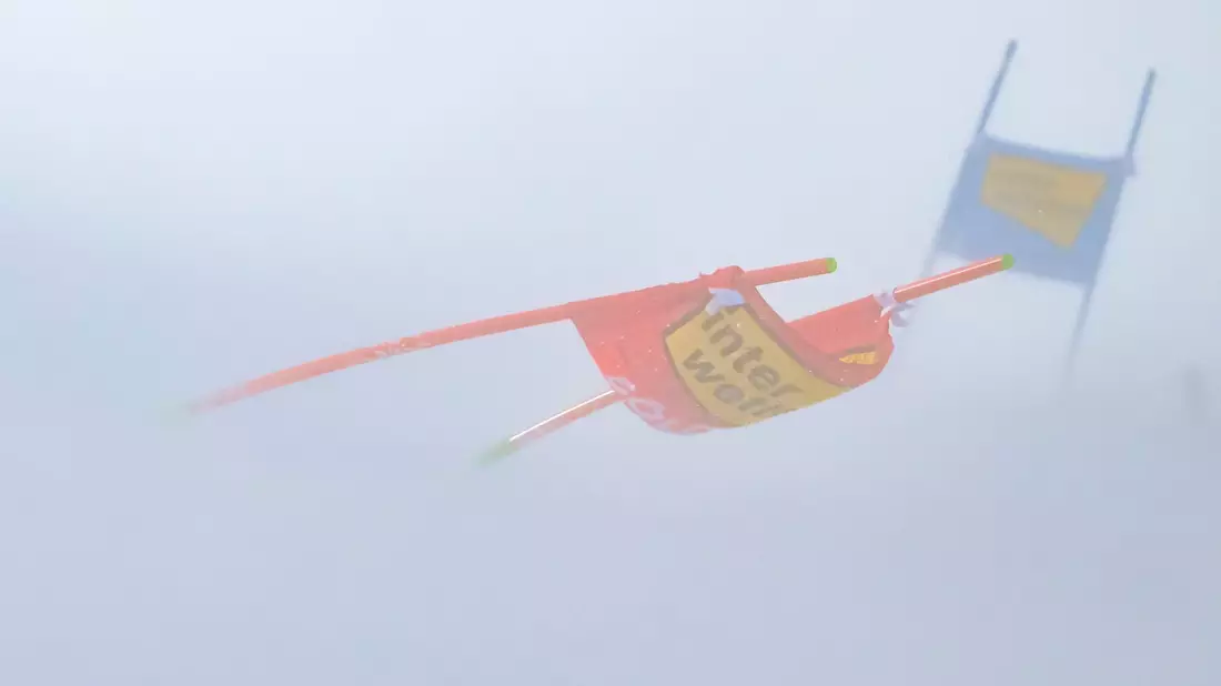 Der Ski-Weltcup-Auftakt in Sölden ist wegen starken Windes abgebrochen worden. - Bild: Martin Baumann/TASR/dpa