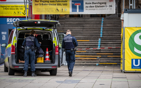 Am Bahnhof der baden-württembergischen Landeshauptstadt gab es am Vormittag eine Bedrohungslage - die Polizei hat ihn vorübergehend geräumt. - Foto: Christoph Schmidt/dpa