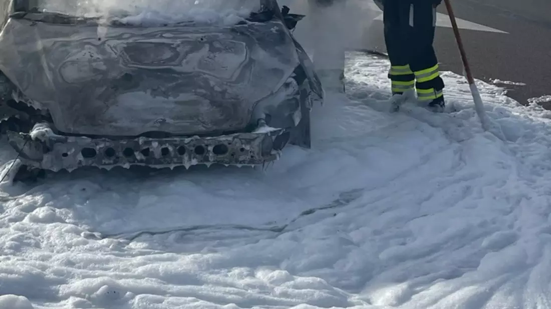 FW-M: Pkw auf Autobahn in Vollbrand (Autobahn A96) - Bild: presseportal.de