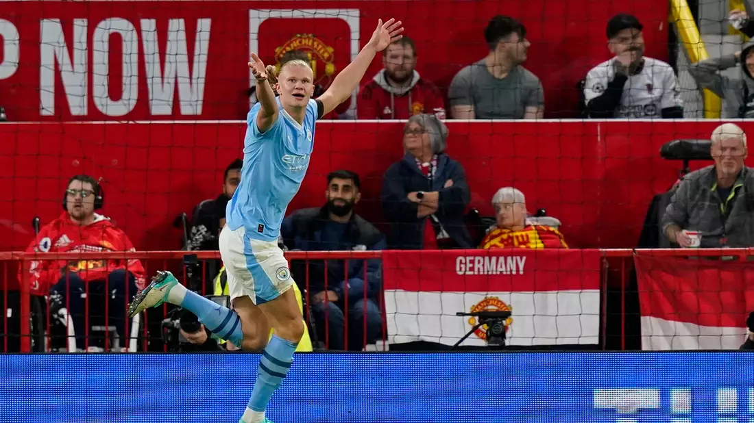 City-Stürmer Erling Haaland traf im Manchester-Derby doppelt und legte das dritte Tor auf. - Bild: Andrew Yates/CSM via ZUMA Press Wire/dpa