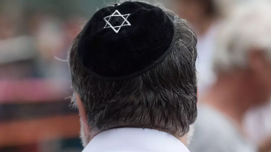 Jüdische Menschen werden im muslimischen Nordkaukasus angegriffen. Symbolbild - Bild: Sebastian Kahnert/dpa