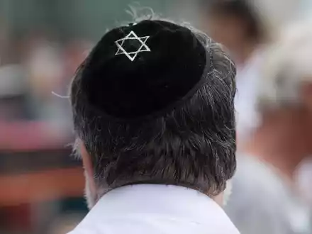 Jüdische Menschen werden im muslimischen Nordkaukasus angegriffen. Symbolbild - Foto: Sebastian Kahnert/dpa