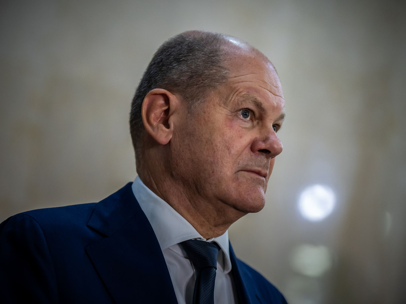 Bundeskanzler Olaf Scholz sichert Israel Unterstützung zu. - Foto: Michael Kappeler/dpa