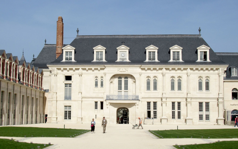 Das erste Museum für französische Sprache mit Sitz im Schloss von Villers-Cotterets öffnet. - Foto: Sabine Glaubitz/dpa