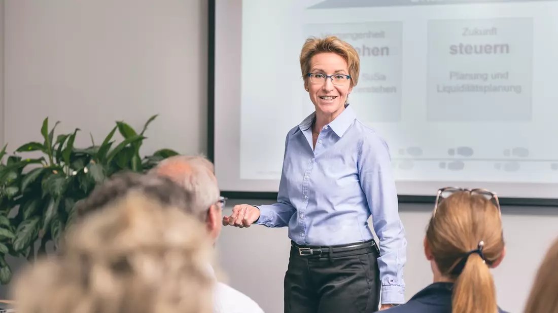Elke Limmer und die Kunst des Zahlenverstehens: Wie das relevante praktische Wissen und die passende Software Handwerksbetriebe rettet - Bild: presseportal.de