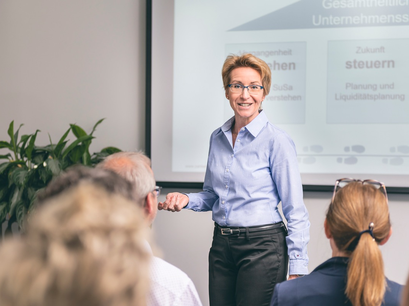 Elke Limmer und die Kunst des Zahlenverstehens: Wie das relevante praktische Wissen und die passende Software Handwerksbetriebe rettet - Foto: presseportal.de