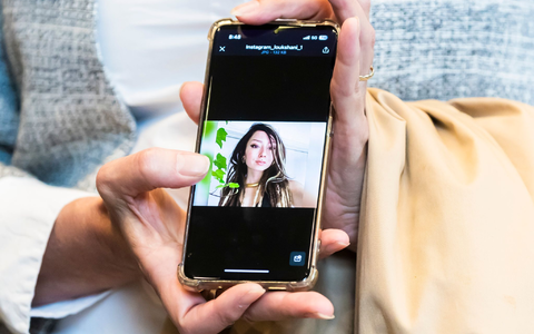 Die seit dem Hamas-Terrorüberfall auf Israel vermisste Deutsche Shani Louk ist nach Angaben ihrer Mutter tot. - Foto: Christoph Soeder/dpa