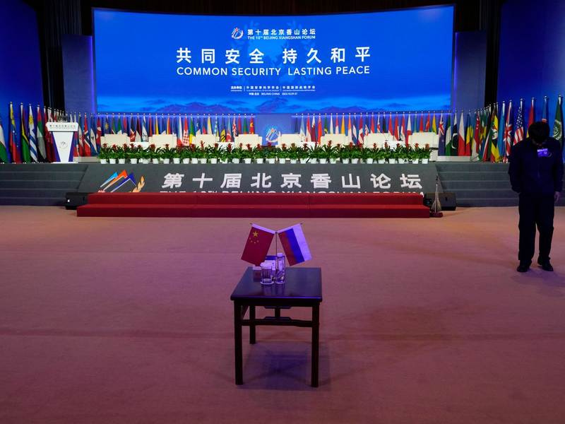 Das Xiangshan Forum in Peking findet in diesem Jahr unter der Überschrift «Gemeinsame Sicherheit und anhaltender Frieden» statt. - Foto: Ng Han Guan/AP