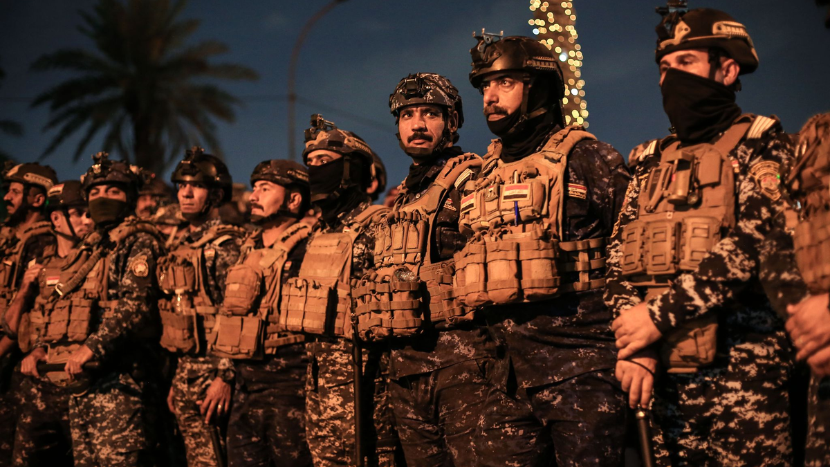 Während einer Demonstration zur Unterstützung der Palästinenser und gegen die US-Unterstützung für Israel stehen irakische Soldaten in der Nähe der US-Botschaft in Bagdad Wache. (Archivbild) - Foto: Ameer Al-Mohammedawi/dpa
