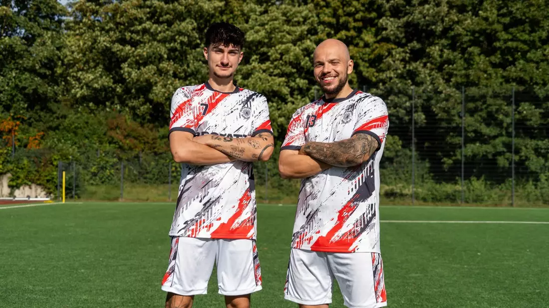 Lucas Kutting Lars Holzschneider FC Brotatos - Kicker im Kreisligafieber - Bild: Brotatos, presseportal.de