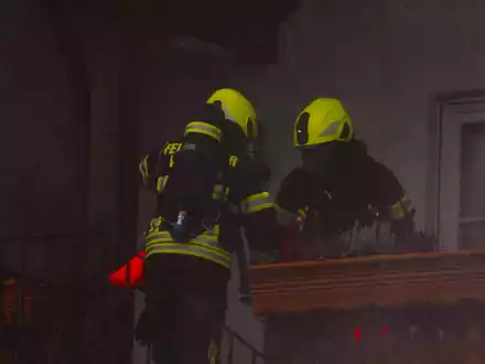 FW Wenden: Gasthof Scherer in Schönau brennt - Abschlussübung der Feuerwehr Wenden - Foto: presseportal.de
