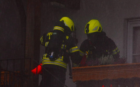 FW Wenden: Gasthof Scherer in Schönau brennt - Abschlussübung der Feuerwehr Wenden - Foto: presseportal.de