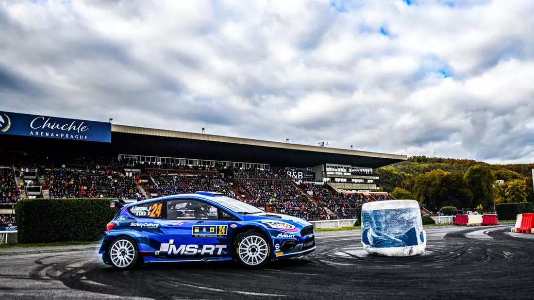 M-Sport gewinnt mit Ford Fiesta Rally2 die RC2-Klasse der neuen Rallye Zentraleuropa, Ott Tänak auf dem Podium - Bild: presseportal.de