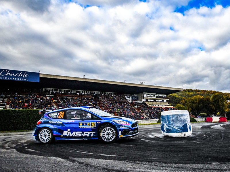 M-Sport gewinnt mit Ford Fiesta Rally2 die RC2-Klasse der neuen Rallye Zentraleuropa, Ott Tänak auf dem Podium - Foto: presseportal.de