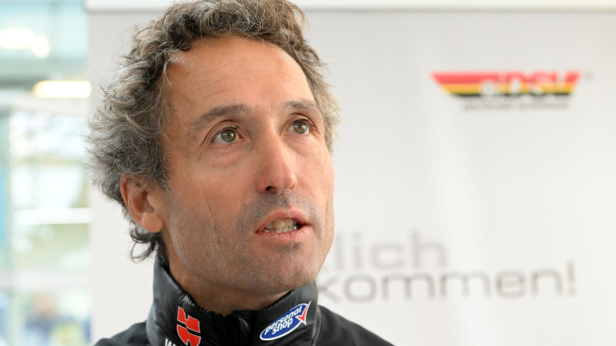 Langlauf-Teamchef Peter Schlickenrieder ist sauer auf den Ski-Weltverband. - Foto: Jens Niering/dpa