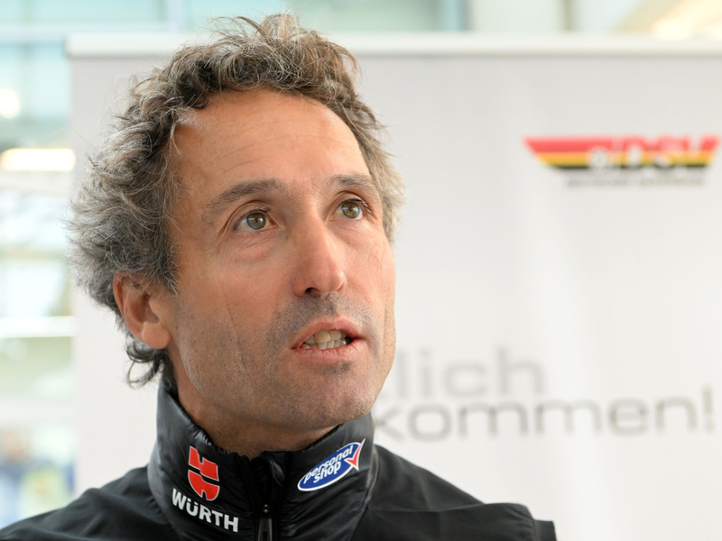 Langlauf-Teamchef Peter Schlickenrieder ist sauer auf den Ski-Weltverband. - Foto: Jens Niering/dpa