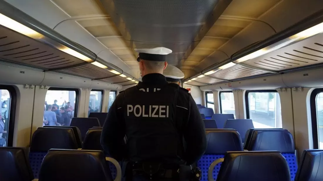 Bundespolizeidirektion München: Aller guten Dinge sind drei/ Bundespolizei greift bekannte Migrantenfamilie auf - Bild: presseportal.de