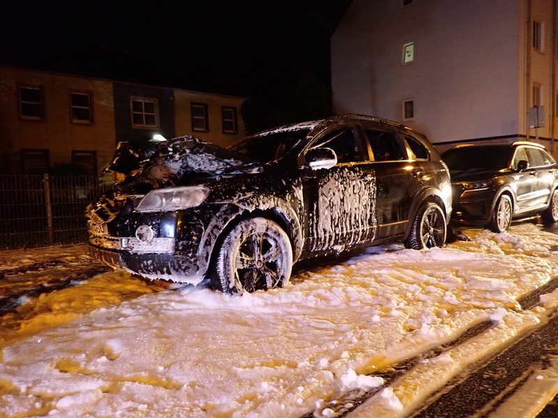 POL-DU: Wanheimerort: Polizei sucht wichtige Zeugin nach gefährlicher Körperverletzung und Pkw-Brand - Foto: presseportal.de