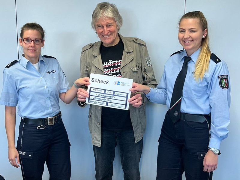 POL-DN: Polizei Düren spendet an Aktion Running for Kids - Foto: presseportal.de