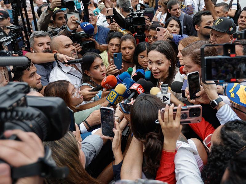Das ist Nobelpreisträgerin Machado auf einer Kundgebung Anfang des Jahres, bevor sie aus Sorge um ihre Sicherheit untergetaucht ist. (Archivbild) - Foto: Jesus Vargas/dpa