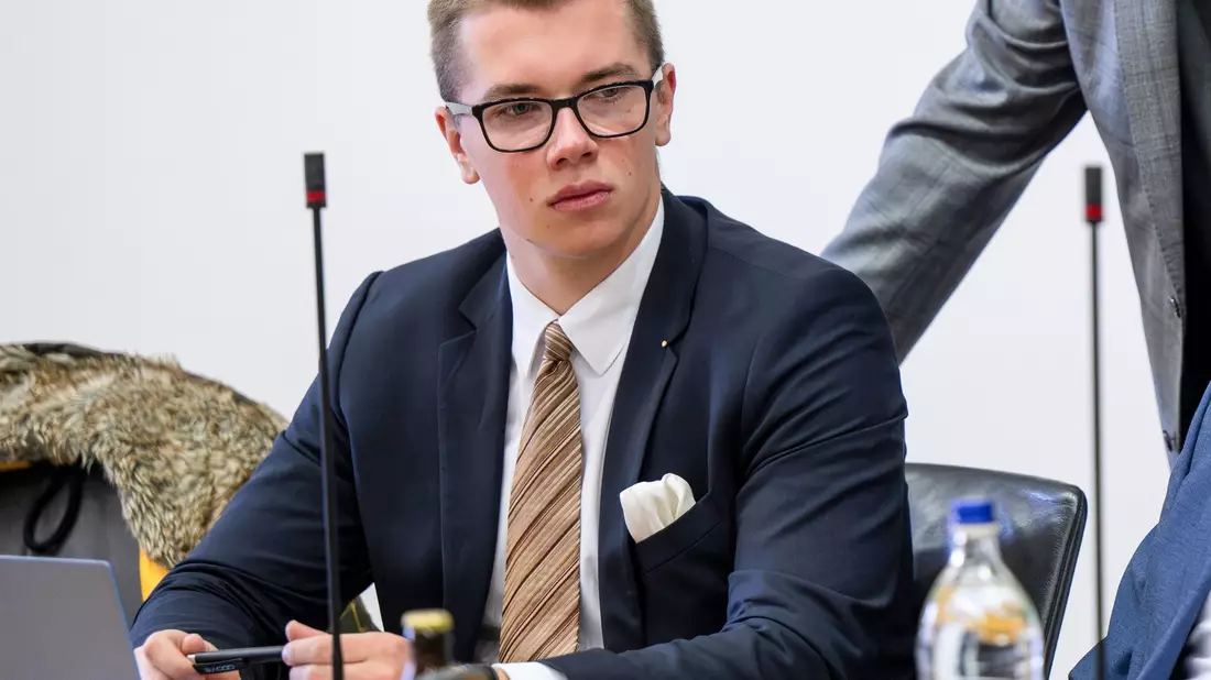 Daniel Halemba sitzt für die AfD im bayerischen Landtag. - Bild: Peter Kneffel/dpa