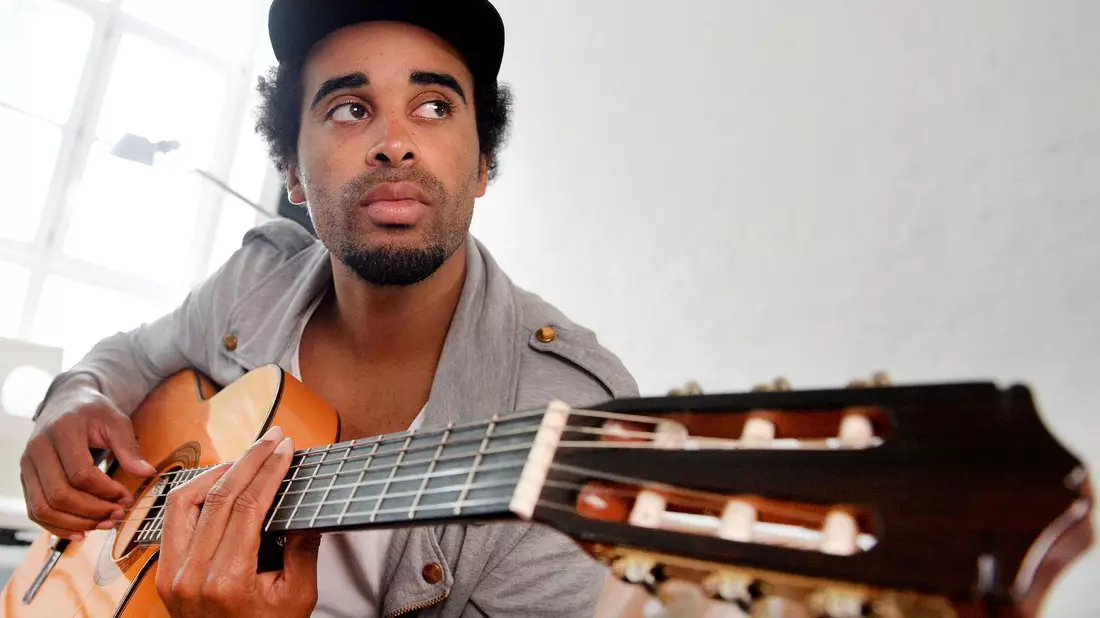 Der deutsche Reggae-Sänger und Songwriter Patrice ist in Köln verwurzelt. - Bild: picture alliance / dpa