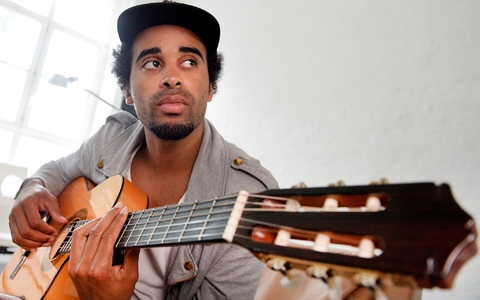 Der deutsche Reggae-Sänger und Songwriter Patrice ist in Köln verwurzelt. - Foto: picture alliance / dpa Der deutsche Reggae-Sänger und Songwriter Patrice ist in Köln verwurzelt. - Foto: picture alliance / dpa