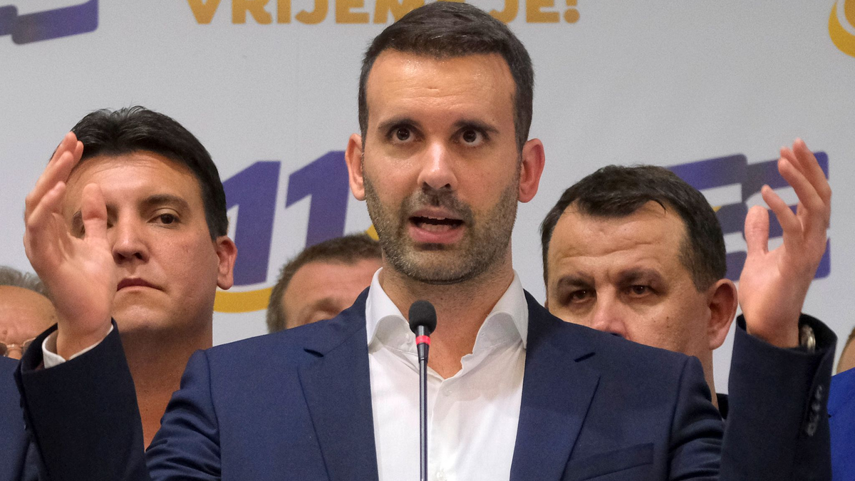 Führt die neue Regierung in Montenegro mit Belgrad-Verbündeten: Milojko Spajic. - Foto: Risto Bozovic/AP/dpa