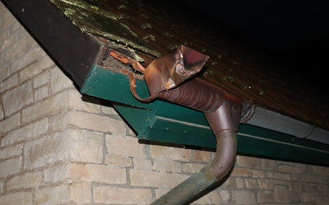 POL-HX: Dachrinne in Höxter-Bödexen angefahren - Foto: presseportal.de