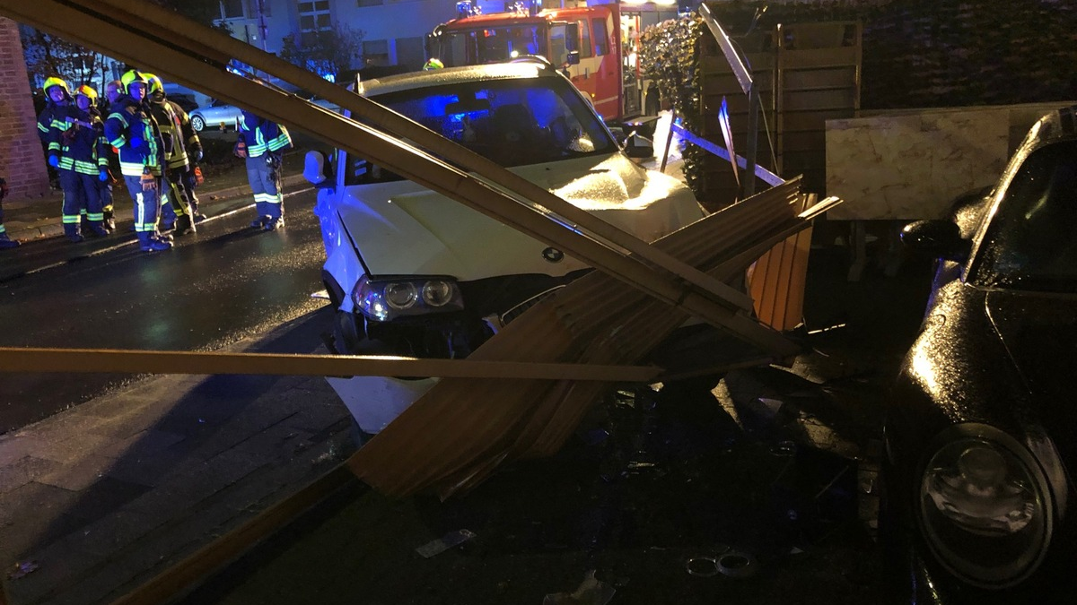 POL-NE: Zwei Verletzte und hoher Sachschaden bei Unfall in Holzheim - Foto: presseportal.de