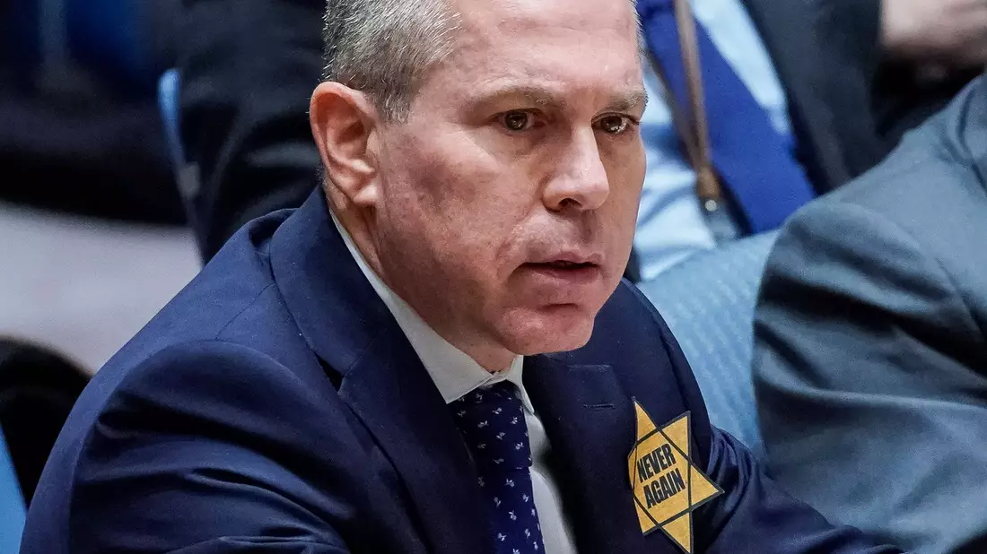 Israels UN-Botschafter Gilad Erdan mit dem gelben Davidstern. - Bild: Eduardo Munoz Alvarez/AP/dpa