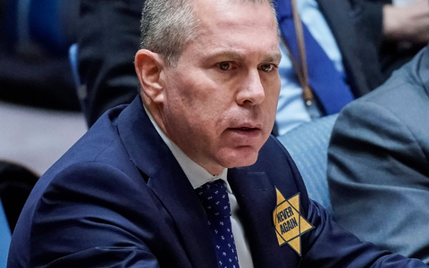 Israels UN-Botschafter Gilad Erdan mit dem gelben Davidstern. - Foto: Eduardo Munoz Alvarez/AP/dpa