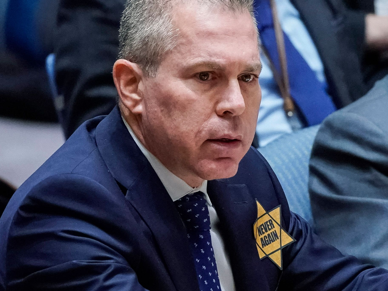 Israels UN-Botschafter Gilad Erdan mit dem gelben Davidstern. - Foto: Eduardo Munoz Alvarez/AP/dpa