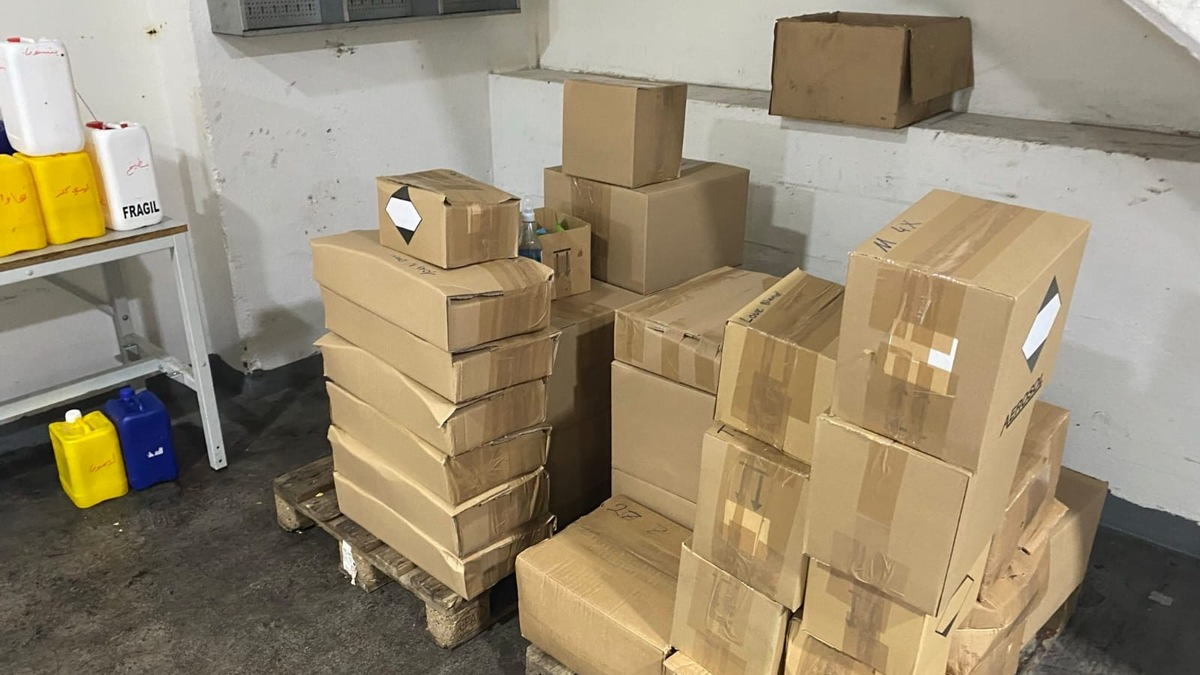 ZOLL-E: Staatsanwaltschaft Wuppertal - Zollfahndung Essen heben illegale Shisha-Tabak Produktion in Remscheid aus - 3 Festnahmen - 700 kg illegaler Wasserpfeifentabak - Foto: presseportal.de