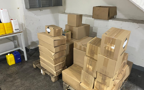 ZOLL-E: Staatsanwaltschaft Wuppertal - Zollfahndung Essen heben illegale Shisha-Tabak Produktion in Remscheid aus - 3 Festnahmen - 700 kg illegaler Wasserpfeifentabak - Foto: presseportal.de